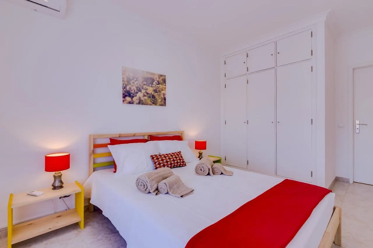 Ribas - Cozy 2 Bedroom Apartment - 빌라모라 0*,  포르투갈